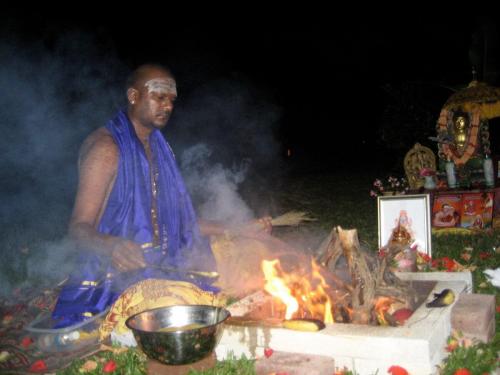 Maui-Fire-Puja-Swami-Divine-Mother-Flame
